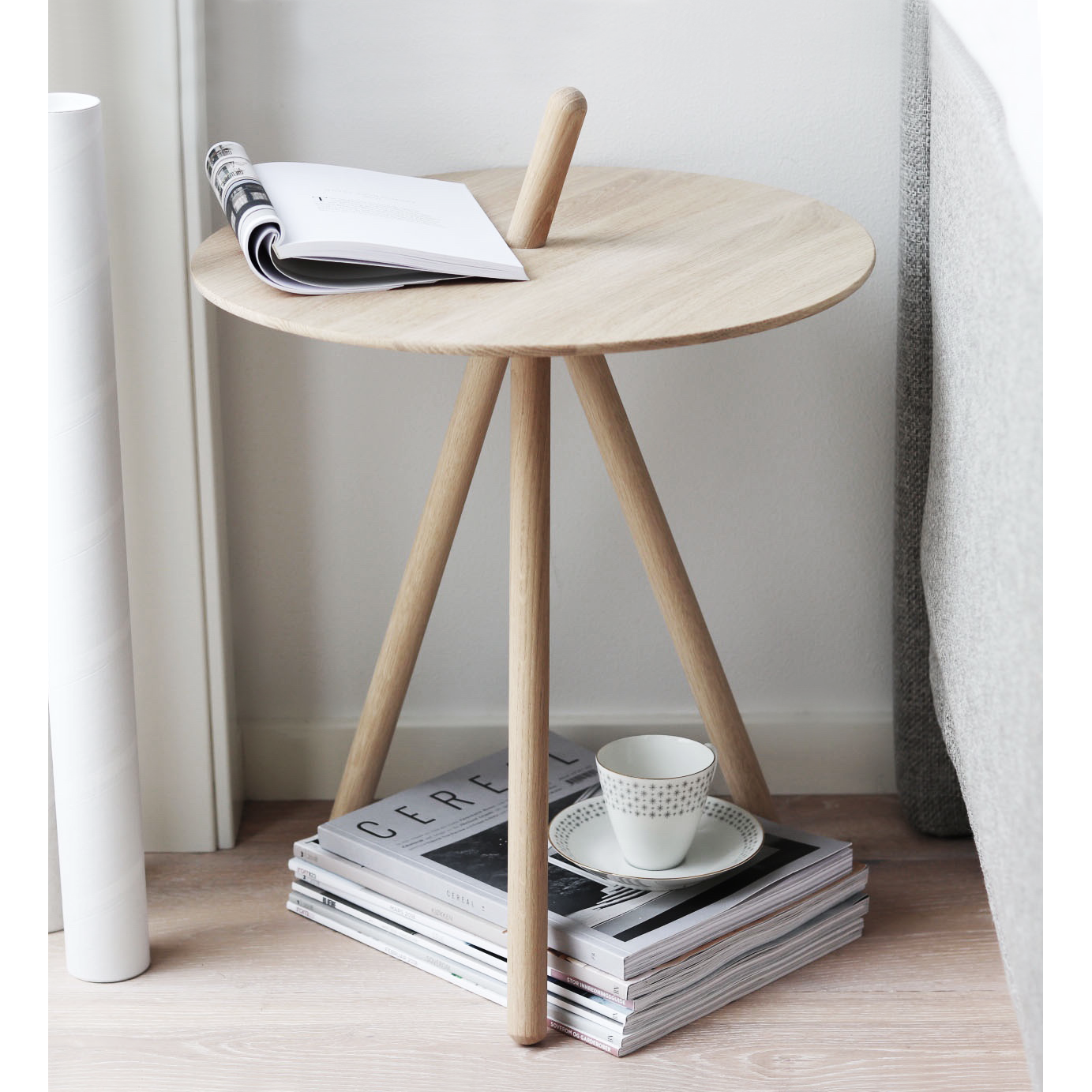 WOUD -  Come Here side table - White pigmented oak