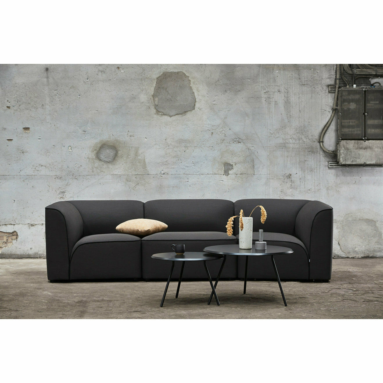 WOUD -  Soround coffee table - Black ash (Ø75xH44,50)