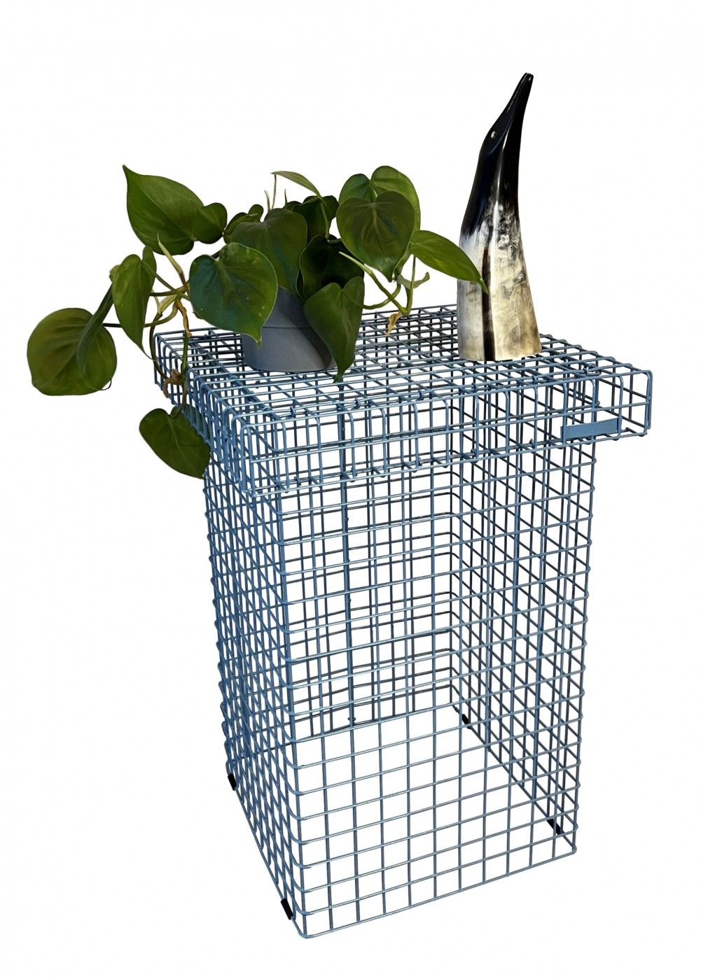 Kalager Design Wire Stool, Pink