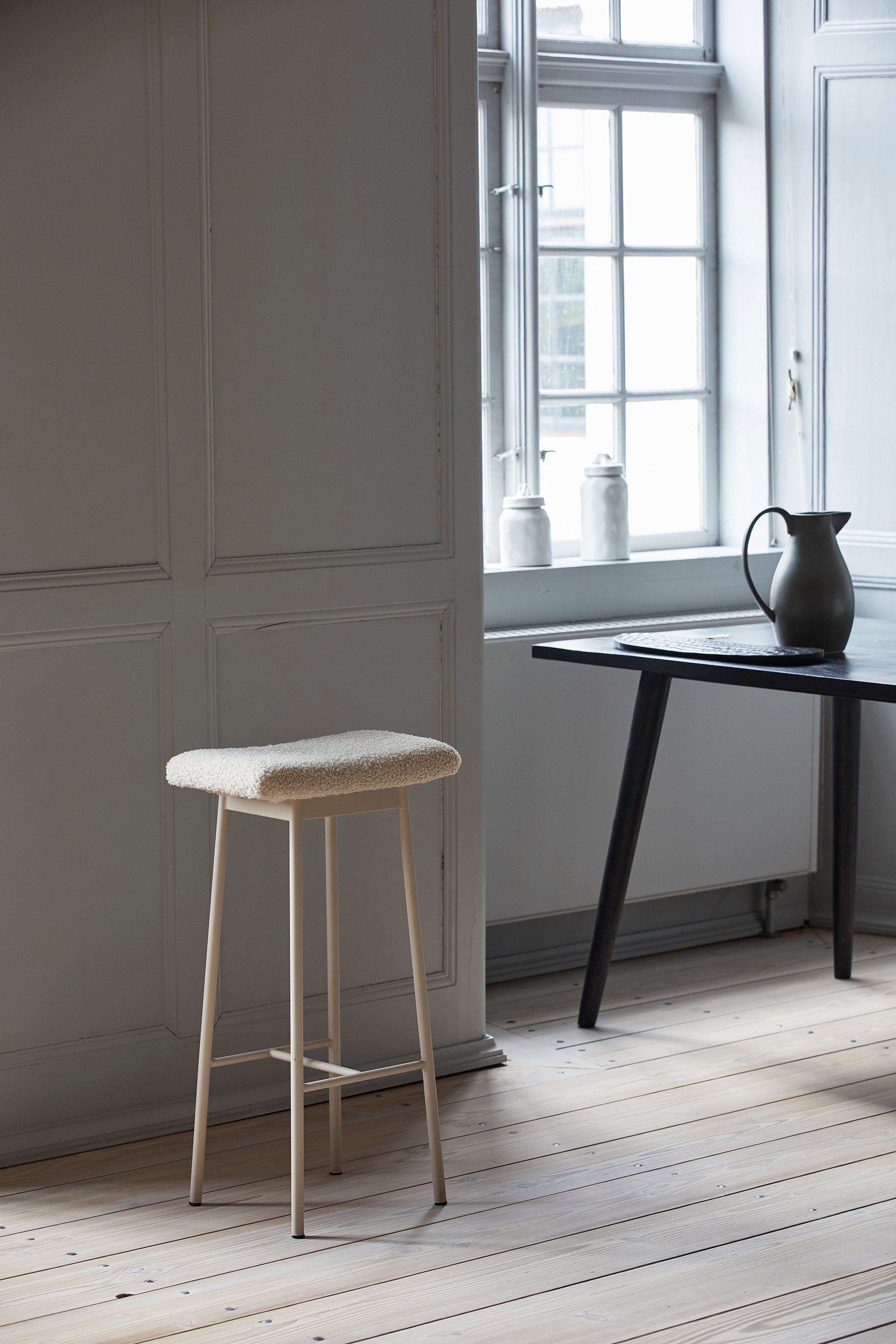 Zala bar stool with imitation lambskin - beige
