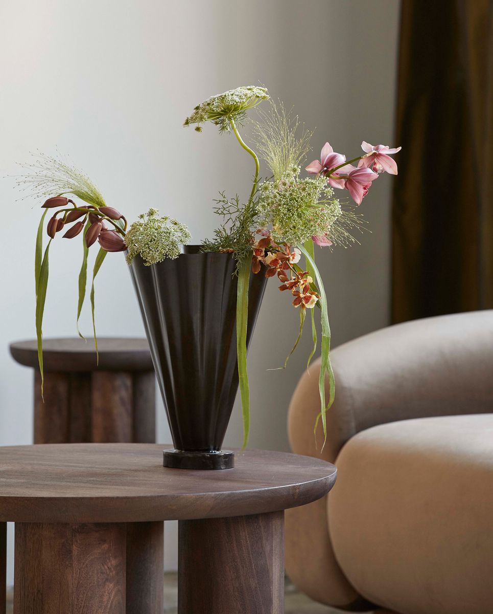 Coll vase in iron, antique finish - H36 cm - brown