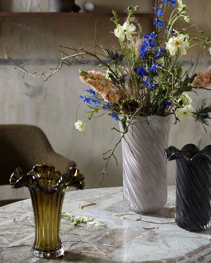 Helle Vase, Glass - Raw White