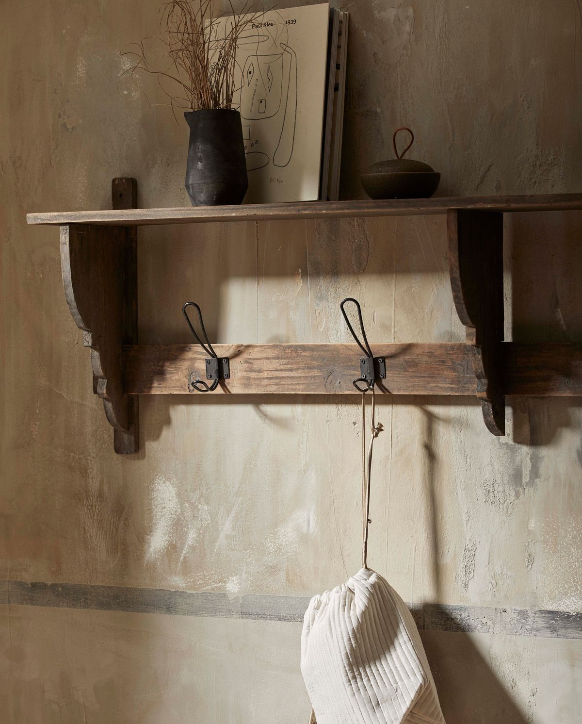 Caronu shelf with 4 hooks - wood
