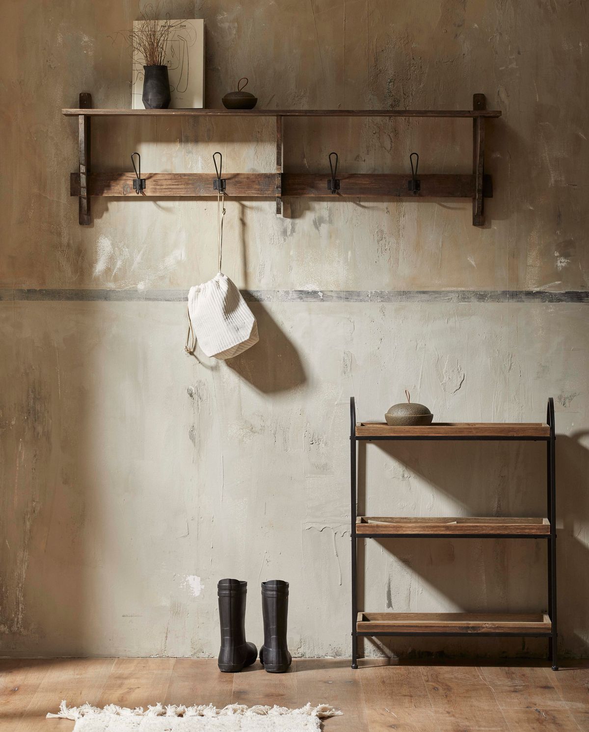 Caronu shelf with 4 hooks - wood