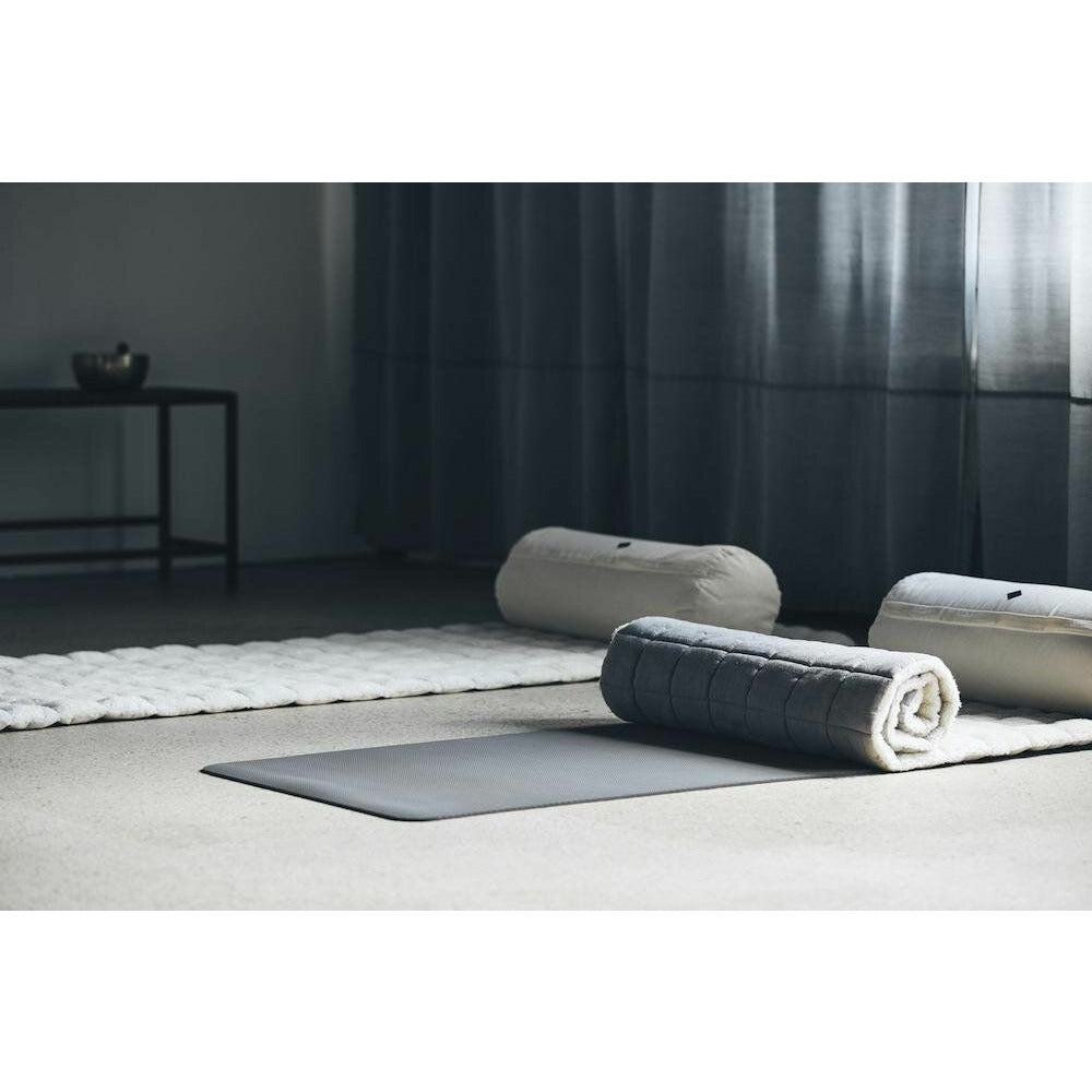 Nordal YIN YOGA mat with leather strap - 65x195 cm - grey