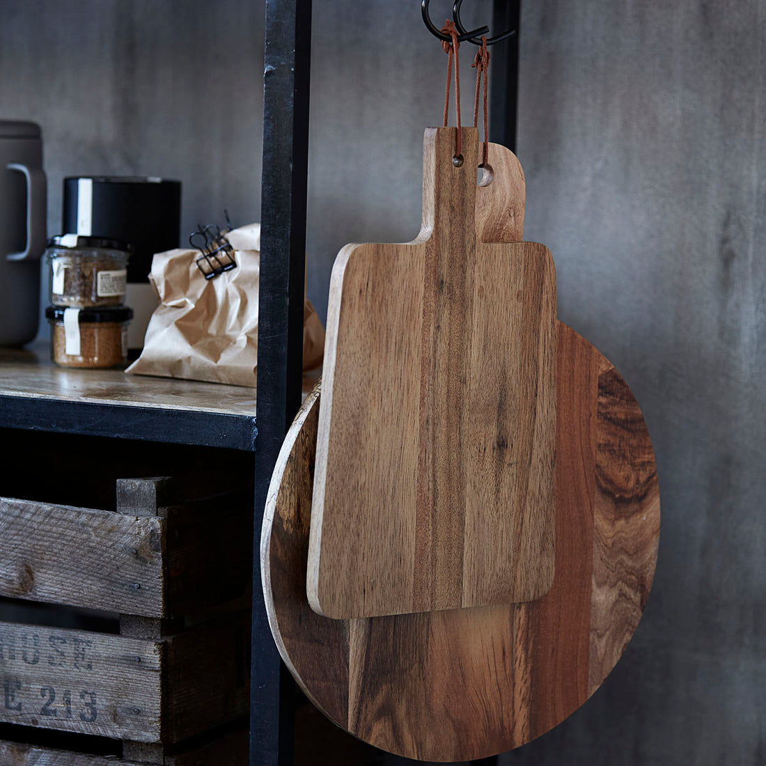 House Doctor cutting board, acacia, nature-w: 50 cm, h: 1.5 cm, dia: 50 cm