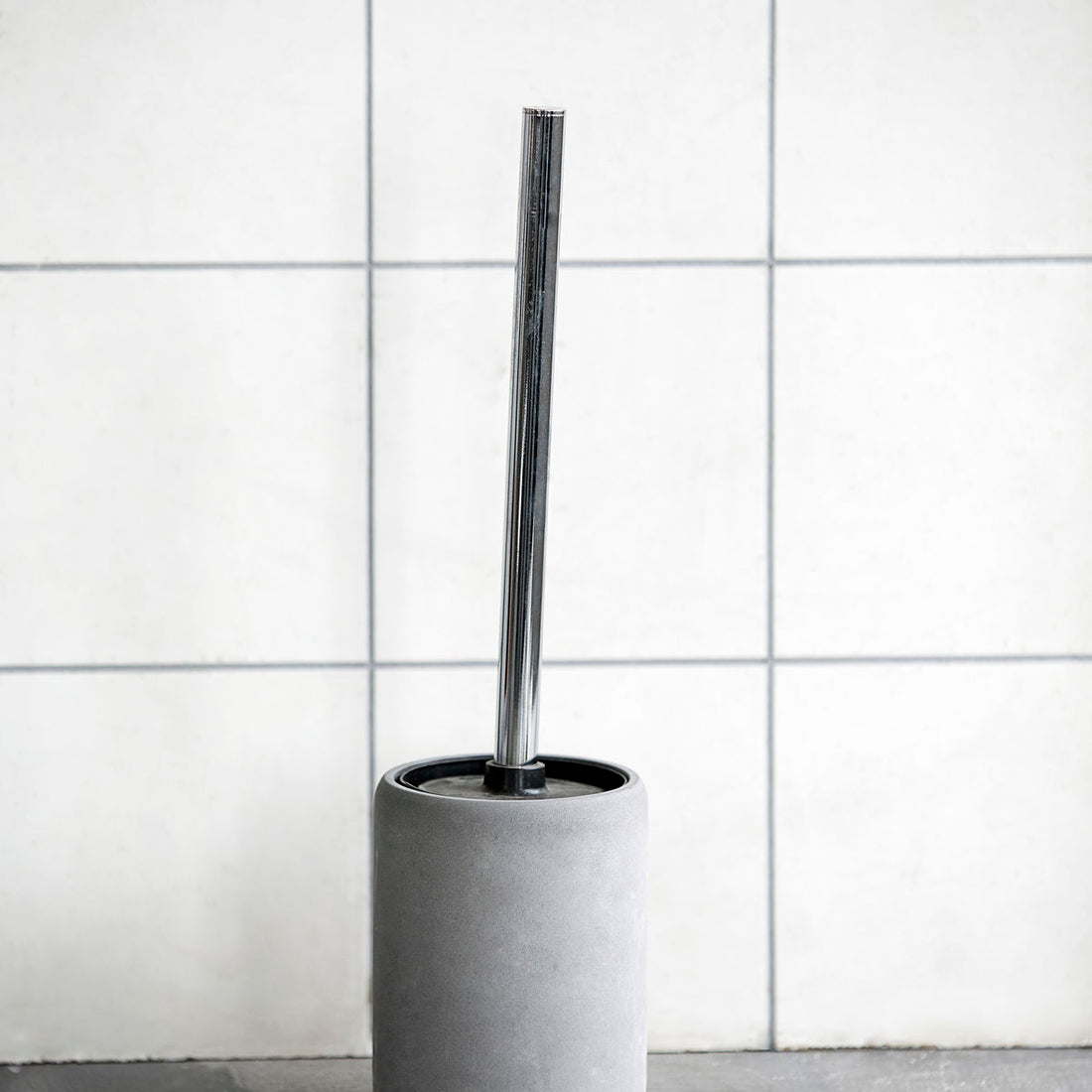 House Doctor toilet brush, cement, steel/fiber cement-h: 38 cm, dia: 10.1 cm