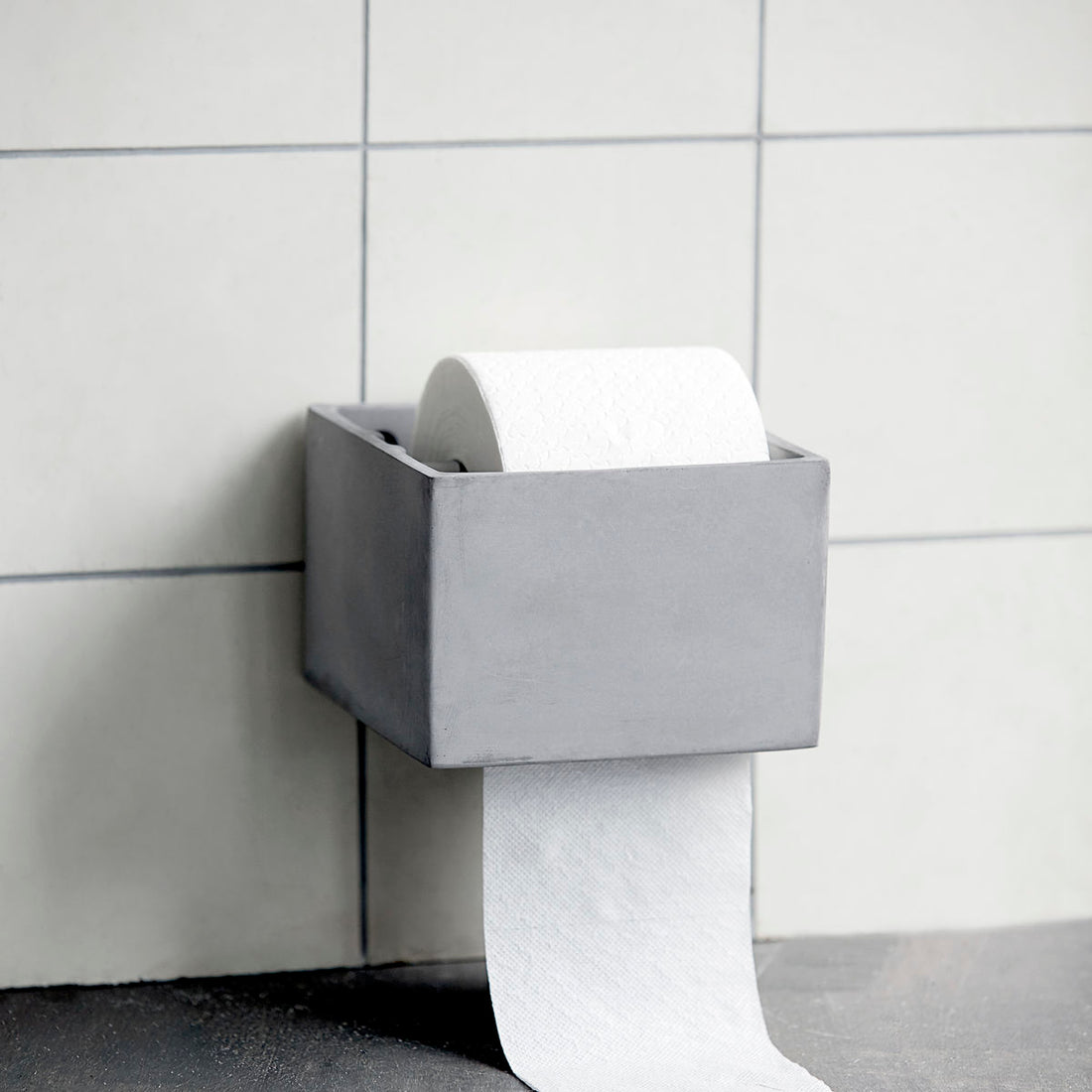 House Doctor-toilet paper holder, cement-l: 15 cm, w: 14.5 cm, h: 10.5 cm